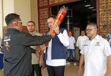 Kirab Api Obor Porprov XVI Sumbar 2026, Fadly Amran dan Erianto Serukan Penguatan Pembinaan Atlet Kirab Api Obor Pekan Olahraga Provinsi (Porprov) XVI Sumatera Barat Tahun 2026 digelar di Kota Padang, Kamis (1/10/2026) pagi.